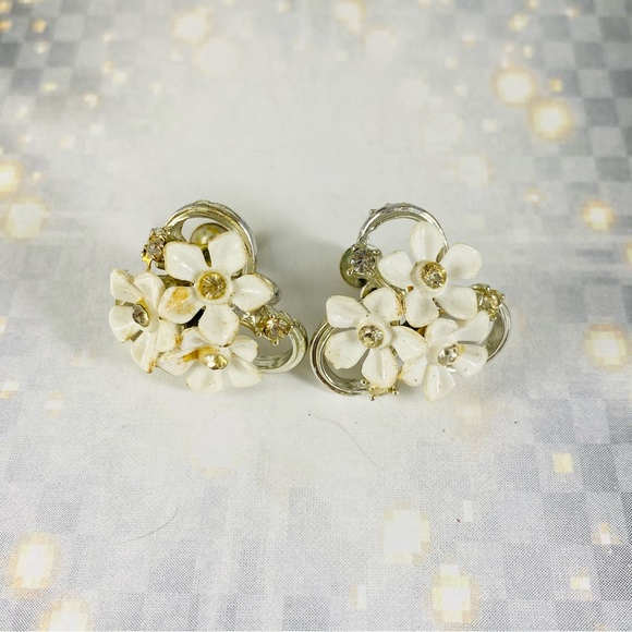 Pretty little white Posey earrings with rhinestones centers and accent pearls - Picture 4 of 5